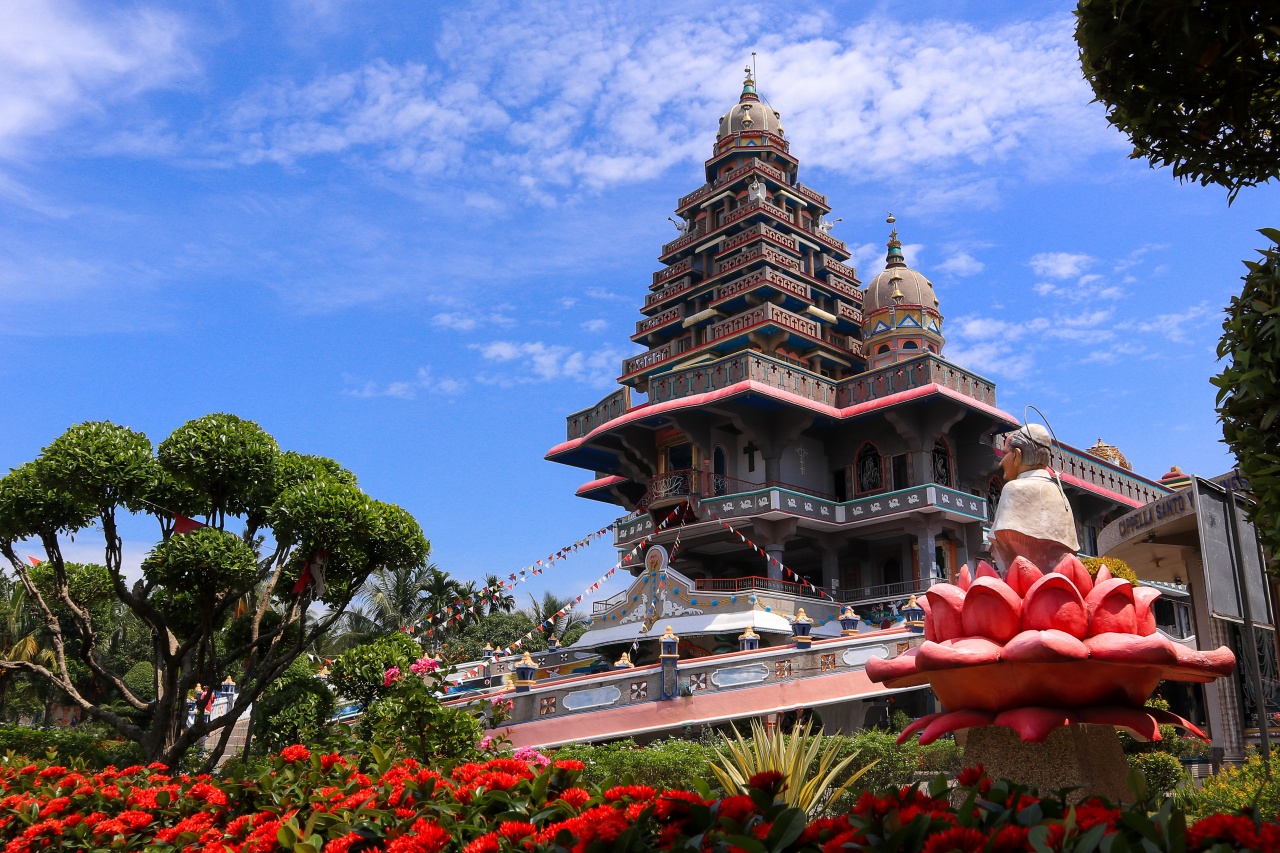 Graha Maria Annai Velangkanni dari samping